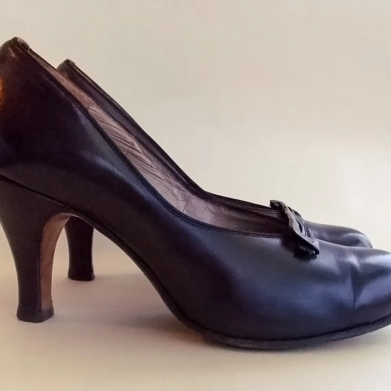 Block Heel Sandal — Black